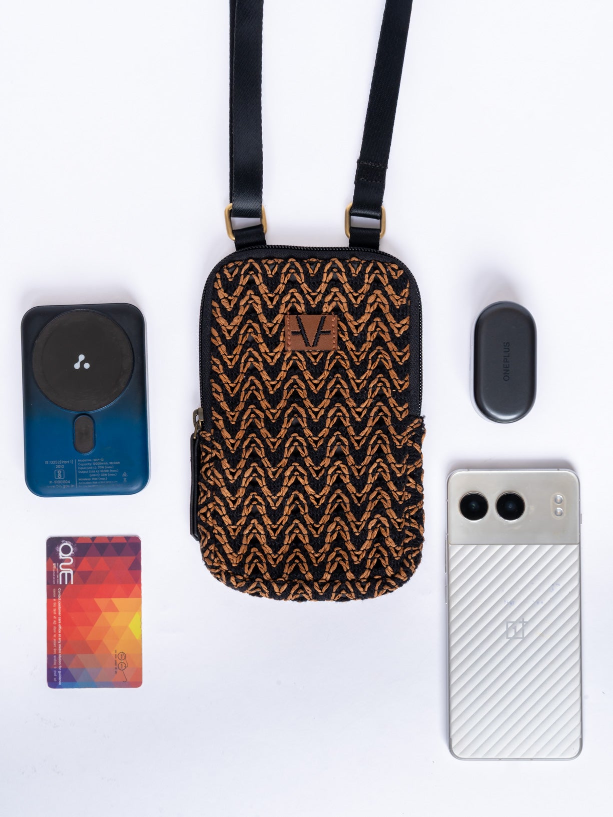 Black dune Mobile pouch
