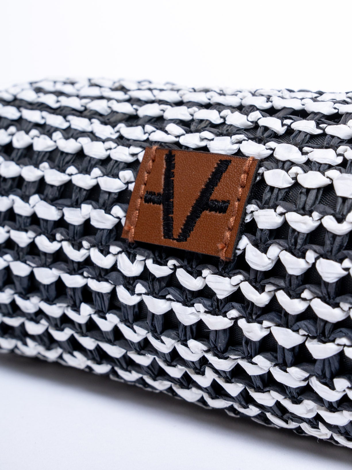 MONOCHROME MOSAIC SMALL POUCH