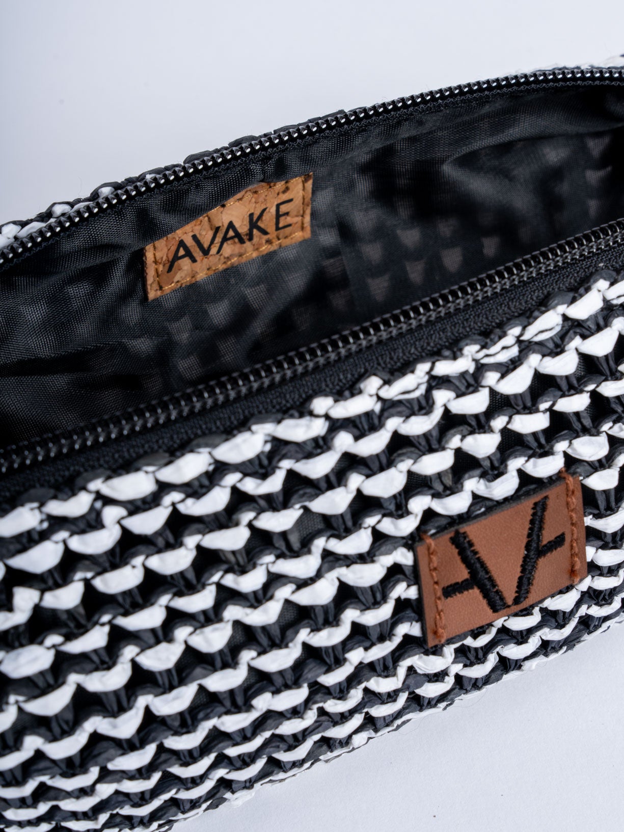 MONOCHROME MOSAIC SMALL POUCH