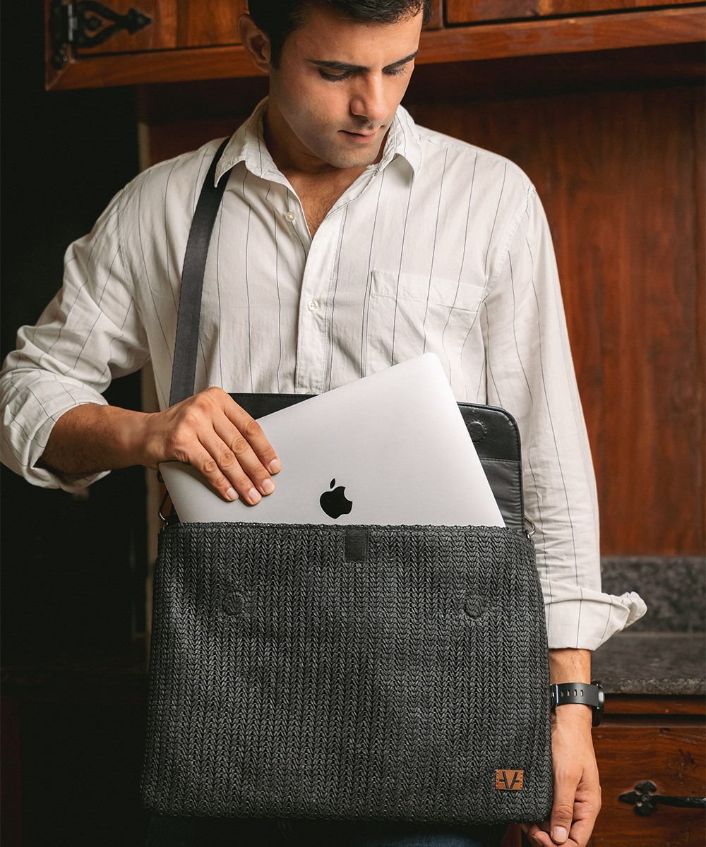 ZENITH laptop sleeve with handle