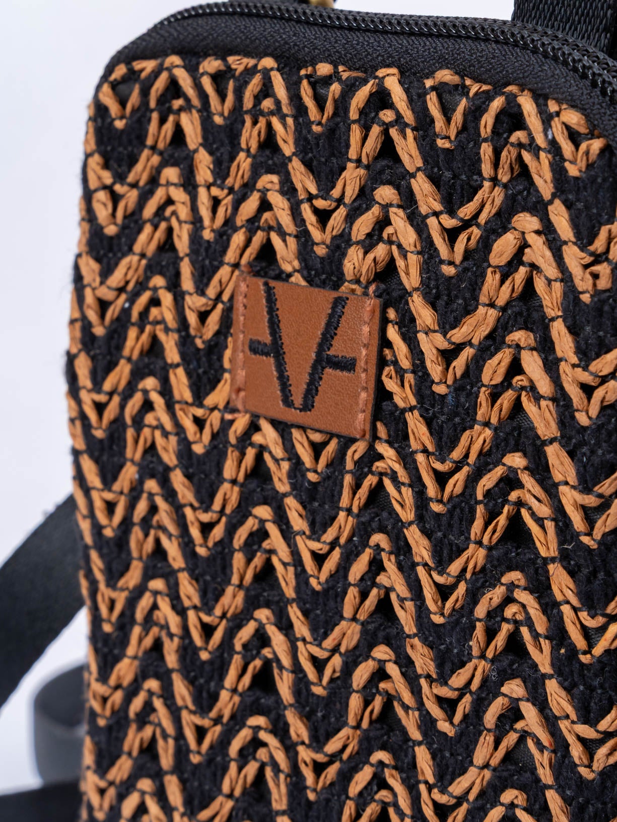 Black dune Mobile pouch